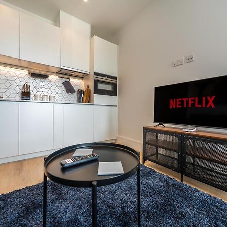 Cozy Apartments - Free Wifi And Parking Onsite Feltham Exteriör bild