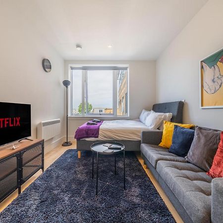 Cozy Apartments - Free Wifi And Parking Onsite Feltham Exteriör bild