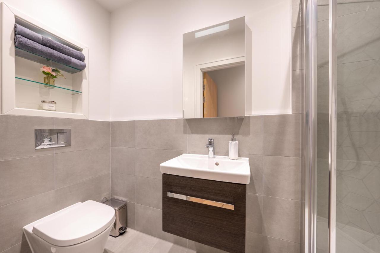 Cozy Apartments - Free Wifi And Parking Onsite Feltham Exteriör bild