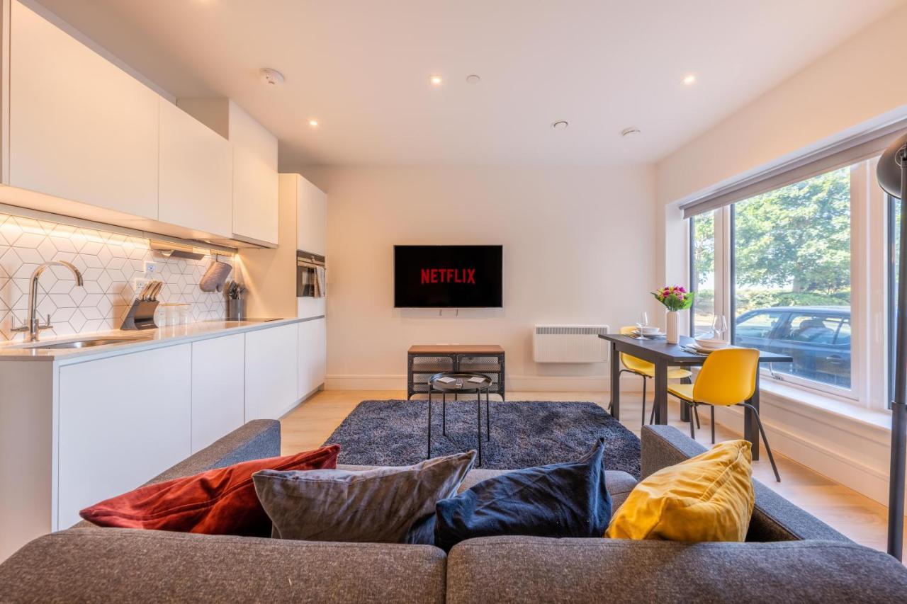 Cozy Apartments - Free Wifi And Parking Onsite Feltham Exteriör bild