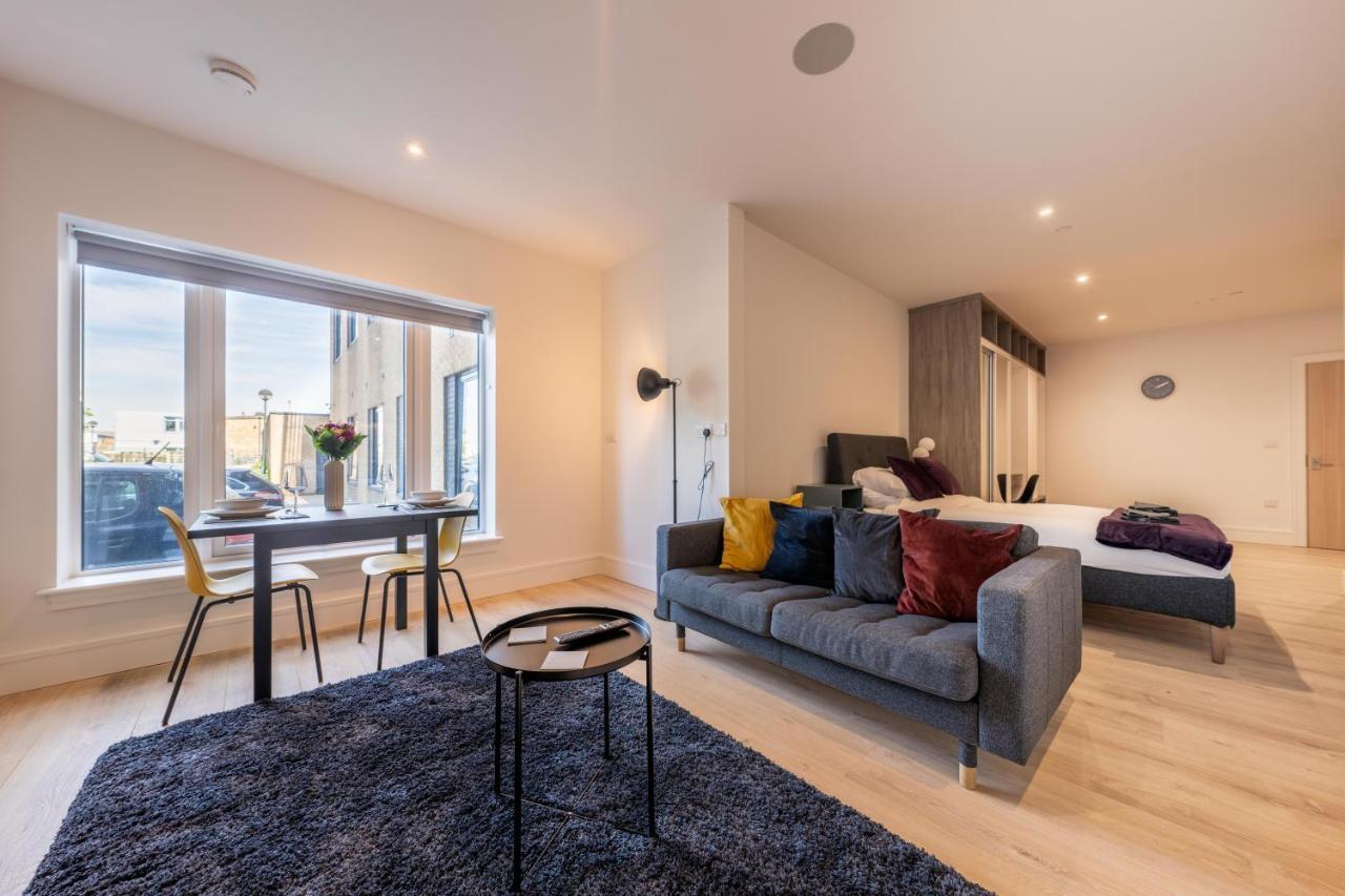 Cozy Apartments - Free Wifi And Parking Onsite Feltham Exteriör bild