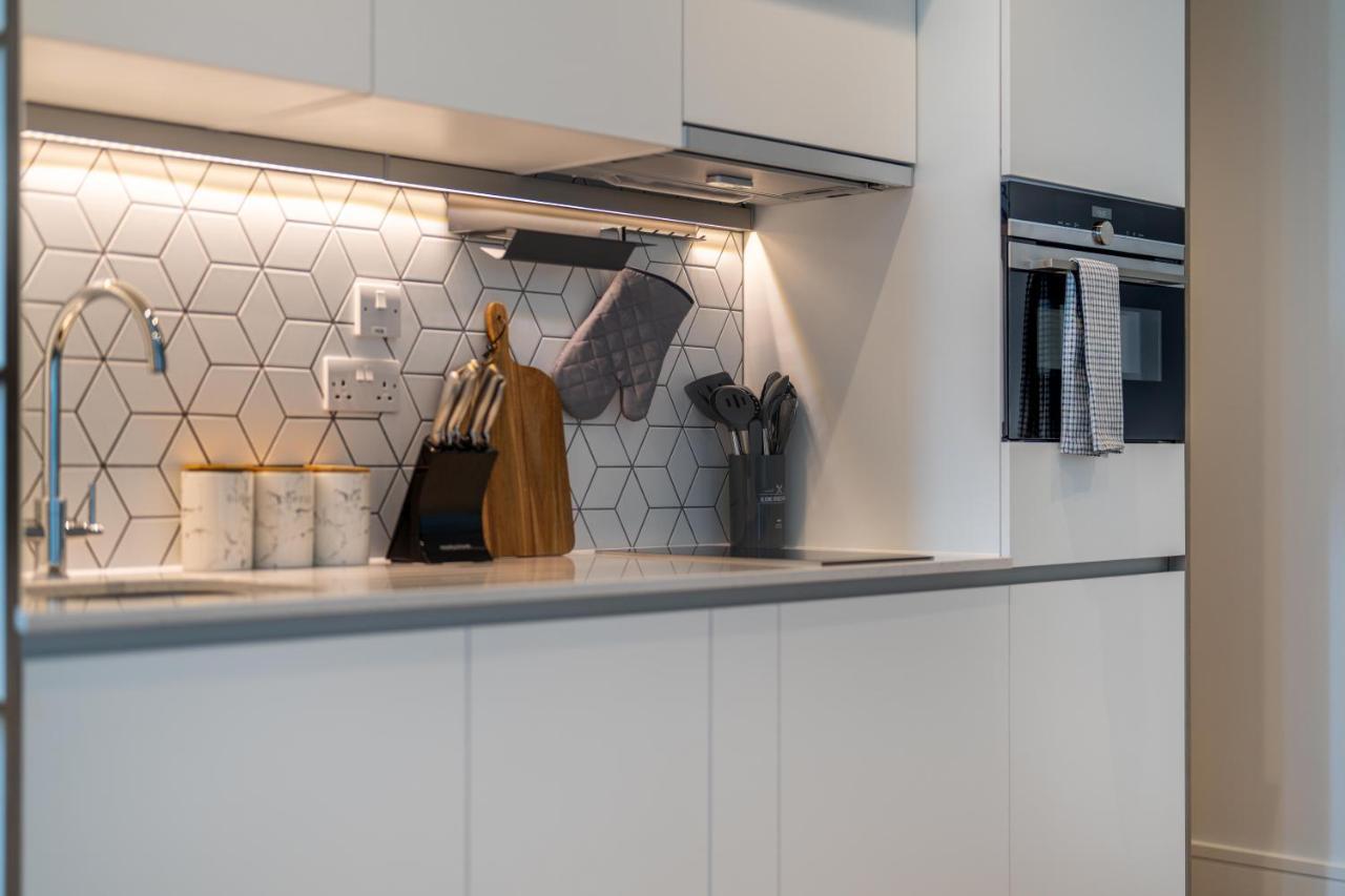 Cozy Apartments - Free Wifi And Parking Onsite Feltham Exteriör bild