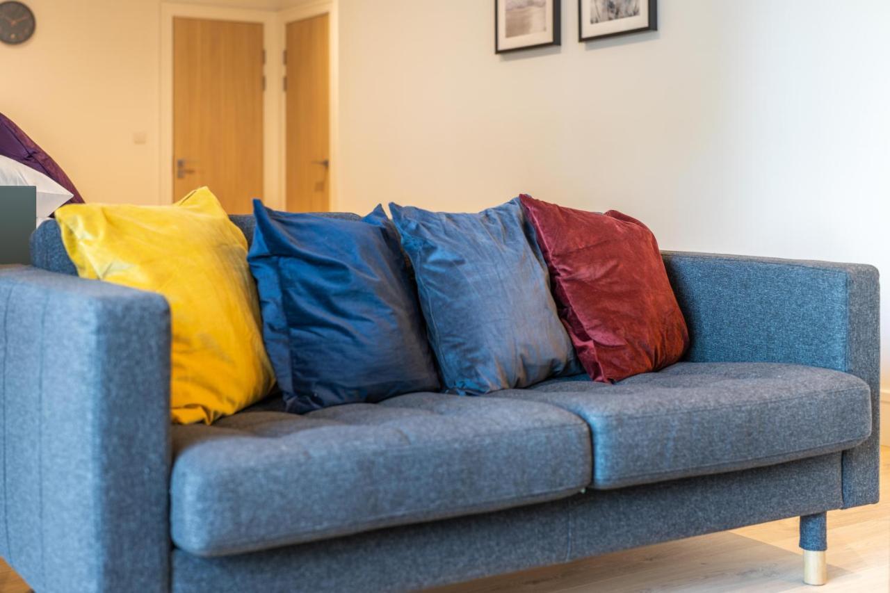 Cozy Apartments - Free Wifi And Parking Onsite Feltham Exteriör bild