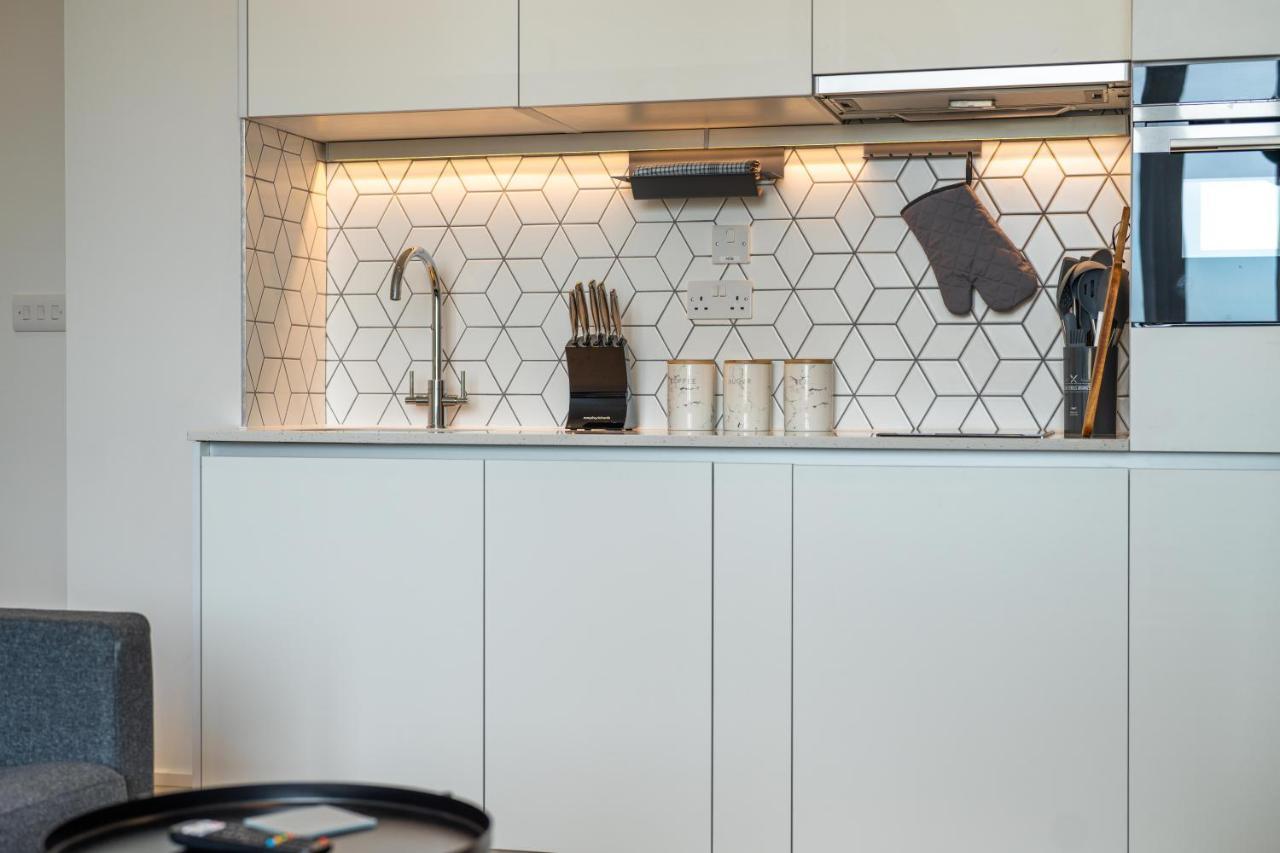 Cozy Apartments - Free Wifi And Parking Onsite Feltham Exteriör bild