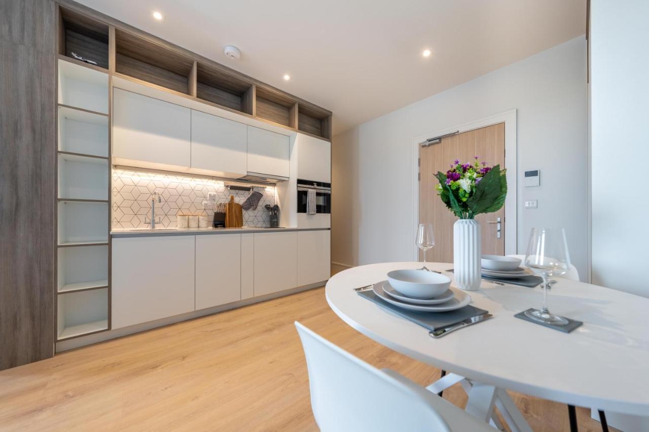 Cozy Apartments - Free Wifi And Parking Onsite Feltham Exteriör bild
