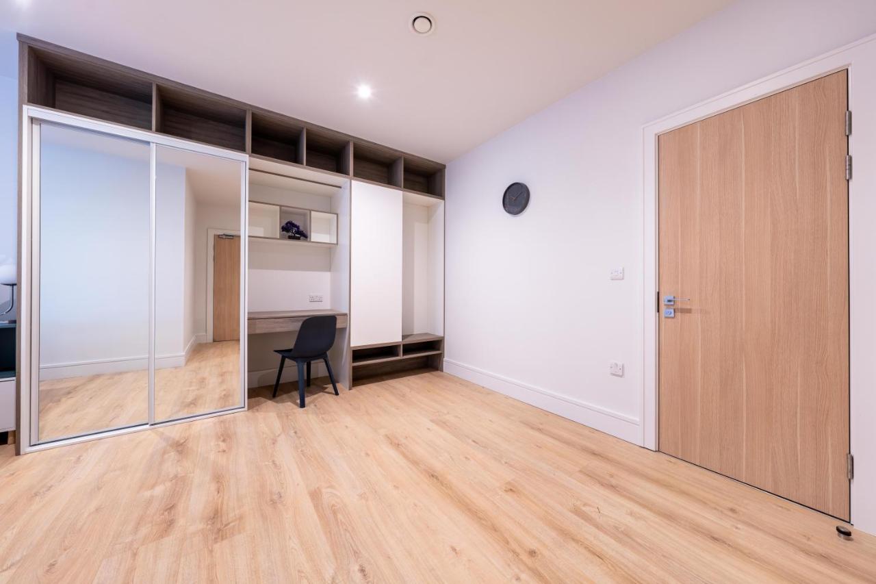 Cozy Apartments - Free Wifi And Parking Onsite Feltham Exteriör bild
